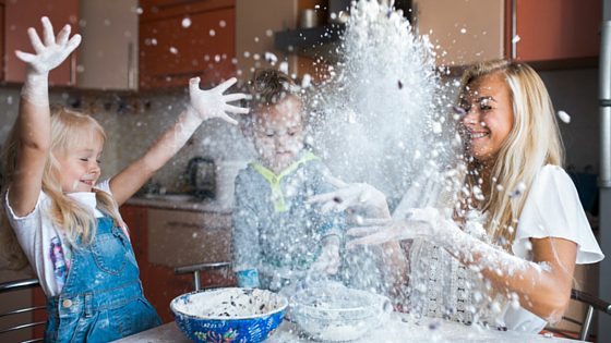 mom baking with kids